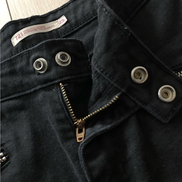 Levi’s 721 High Rise Skinny Zipper Pocket Jeans in Black Size 25 - Picture 7 of 15